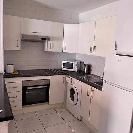 Апартаменты Ground Floor Self Catering 1 Bed 8a1, Cristianos, Tenerife Арона