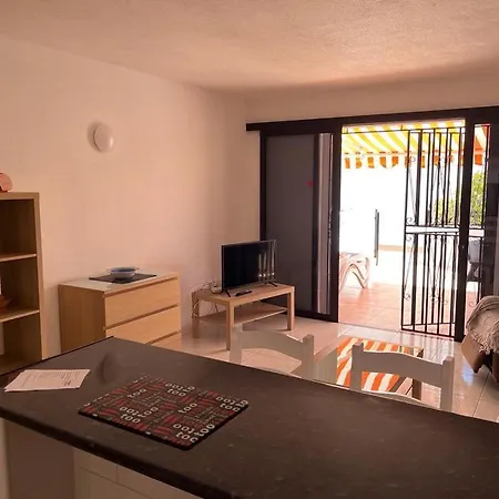 Ground Floor Self Catering 1 Bed 8a1, Cristianos, Tenerife * Арона